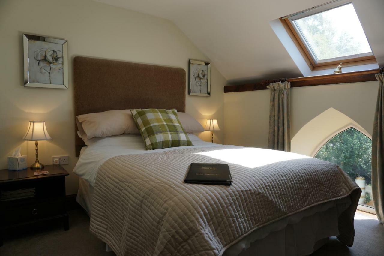 Chapel Croft Guest House Biddulph  ภายนอก รูปภาพ