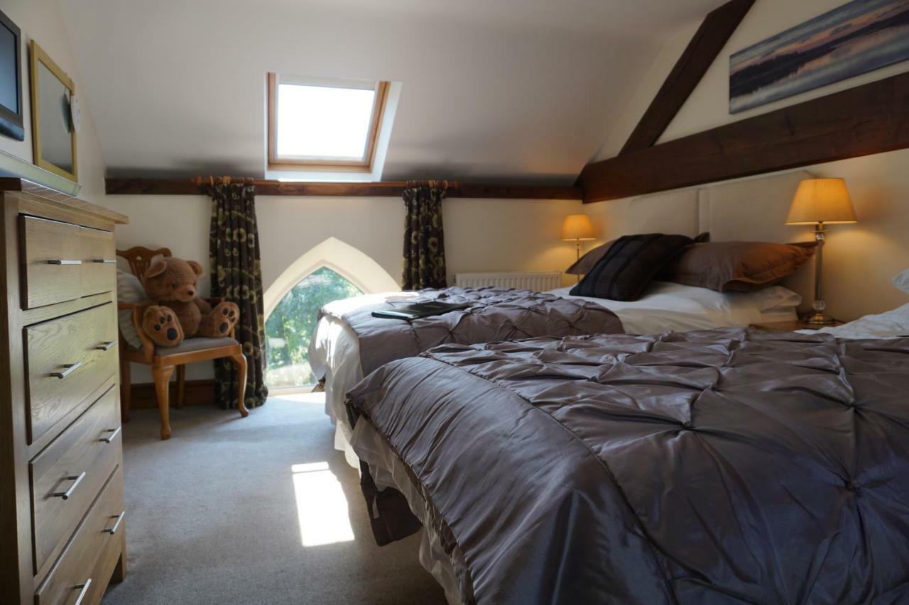Chapel Croft Guest House Biddulph  ภายนอก รูปภาพ