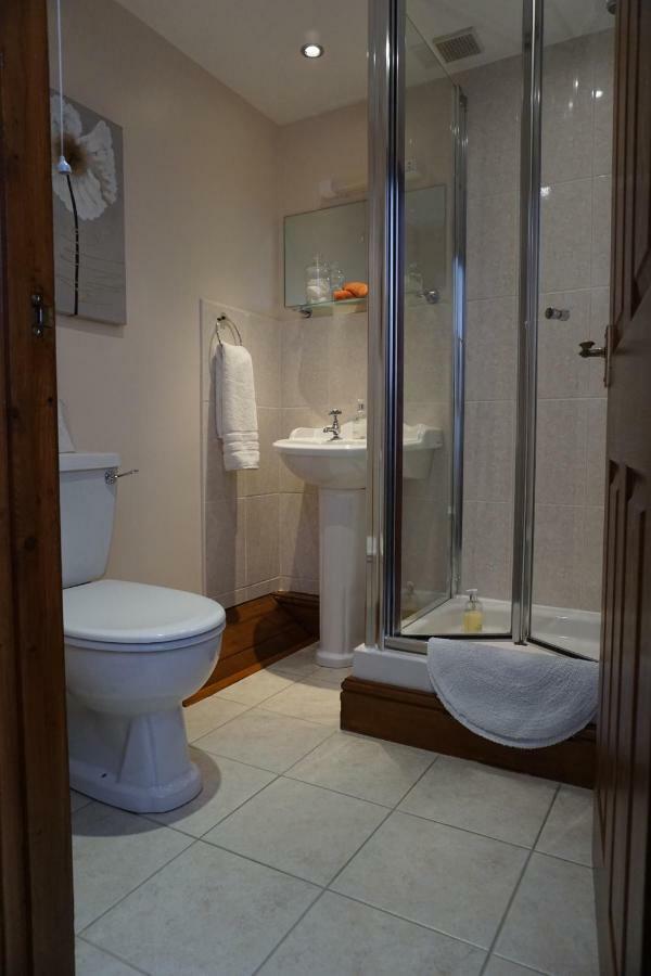 Chapel Croft Guest House Biddulph  ภายนอก รูปภาพ