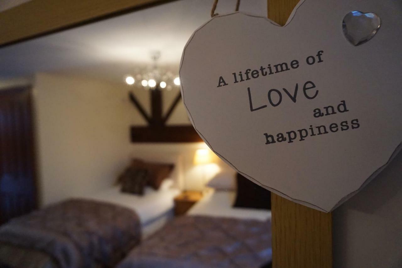 Chapel Croft Guest House Biddulph  ภายนอก รูปภาพ
