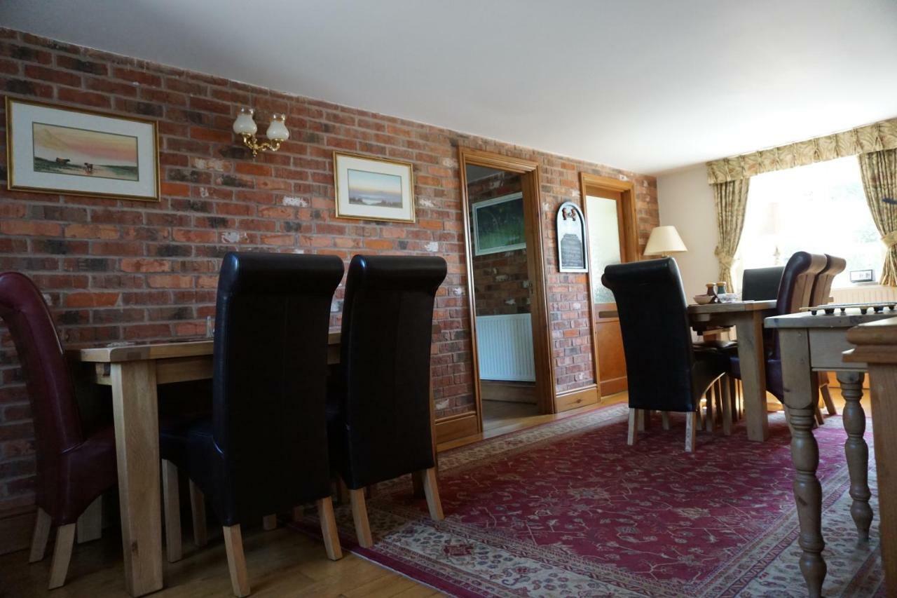 Chapel Croft Guest House Biddulph  ภายนอก รูปภาพ