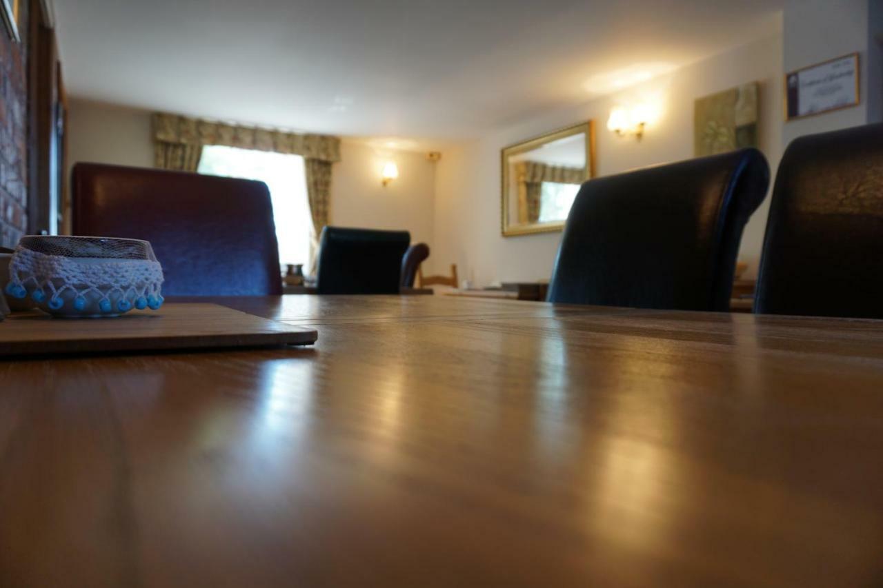 Chapel Croft Guest House Biddulph  ภายนอก รูปภาพ